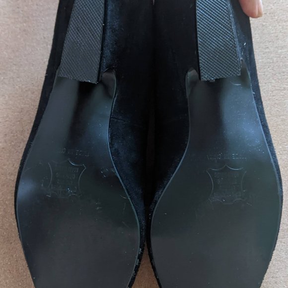 Velvety vintage 80s suede low pump with unique curved heel - Picture 2 of 10